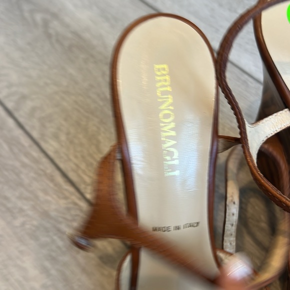 Bruno Magli made in Italy Brown leather Wedge embossed Sandals size 10.5 - Picture 5 of 11
